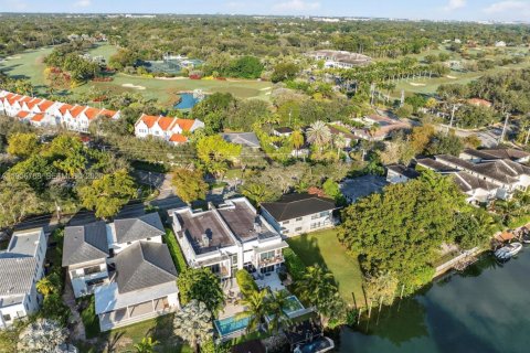 Land in Coral Gables, Florida № 2010808 - photo 2