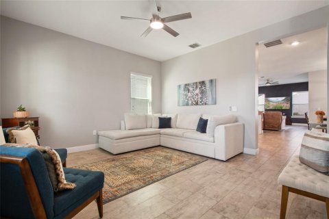 House in Oakland, Florida 3 bedrooms, 199.93 sq.m. № 2222019 - photo 12