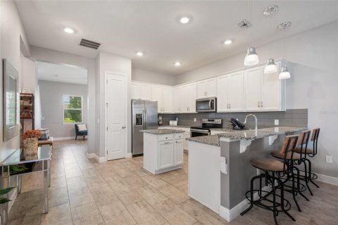House in Oakland, Florida 3 bedrooms, 199.93 sq.m. № 2222019 - photo 20