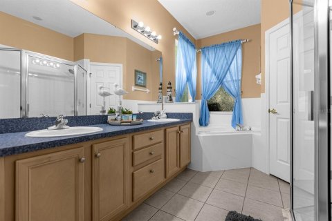 House in Haines City, Florida 4 bedrooms, 181.72 sq.m. № 2110542 - photo 16