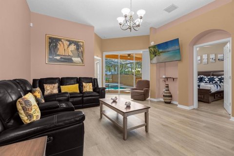 House in Haines City, Florida 4 bedrooms, 181.72 sq.m. № 2110542 - photo 5