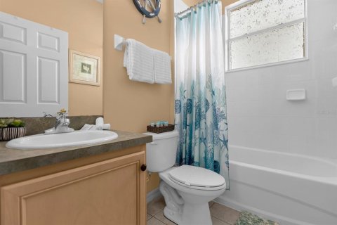 House in Haines City, Florida 4 bedrooms, 181.72 sq.m. № 2110542 - photo 8