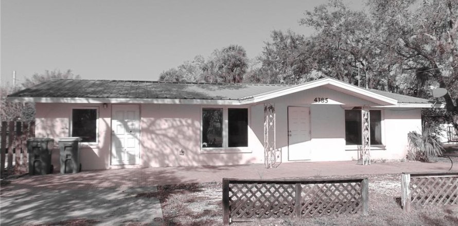 Immobilier commercial à Punta Gorda, Floride 4 chambres, 124.86 m2 № 1900022