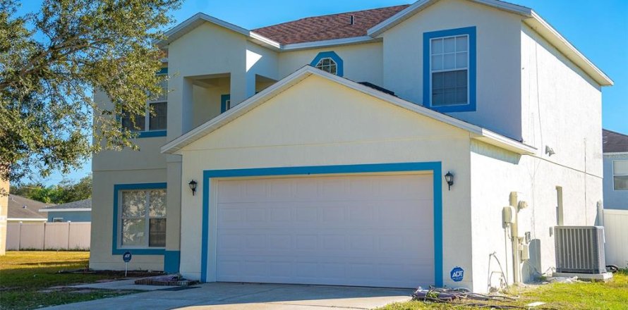 House in Kissimmee, Florida 4 bedrooms, 195.37 sq.m. № 2141974