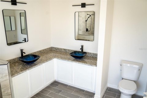 House in Kissimmee, Florida 4 bedrooms, 195.37 sq.m. № 2141974 - photo 12
