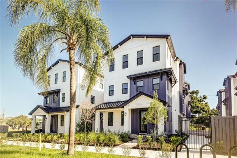 Townhouse in Saint Petersburg, Florida 3 bedrooms, 197.97 sq.m. № 2120733