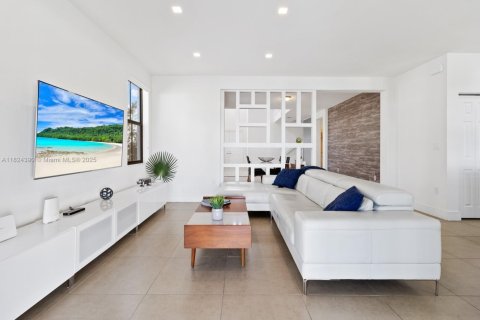 Casa en alquiler en Doral, Florida, 4 dormitorios, 267.37 m2 № 1790186 - foto 11