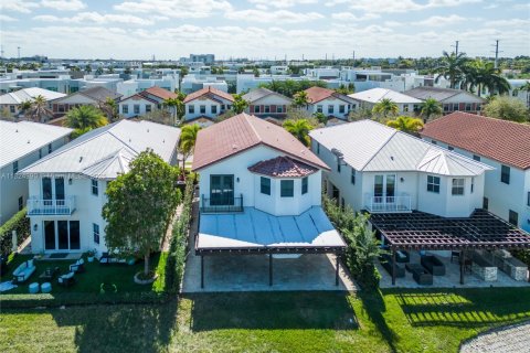Casa en alquiler en Doral, Florida, 4 dormitorios, 267.37 m2 № 1790186 - foto 3