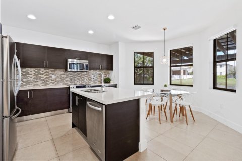 Casa en alquiler en Doral, Florida, 4 dormitorios, 267.37 m2 № 1790186 - foto 9