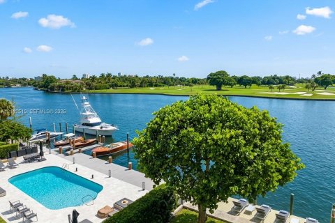 Condo in Bay Harbor Islands, Florida, 2 bedrooms  № 2434356 - photo 2