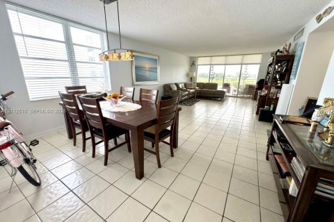 Condo in Bay Harbor Islands, Florida, 2 bedrooms  № 2434356 - photo 4