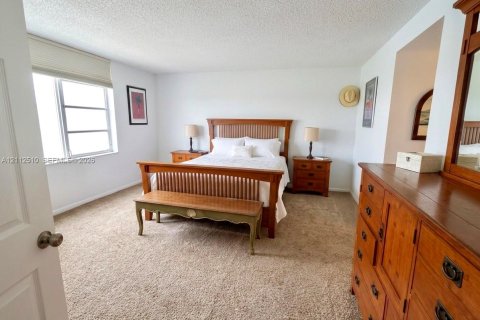 Condo in Bay Harbor Islands, Florida, 2 bedrooms  № 2434356 - photo 7