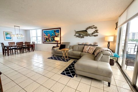 Condo in Bay Harbor Islands, Florida, 2 bedrooms  № 2434356 - photo 3