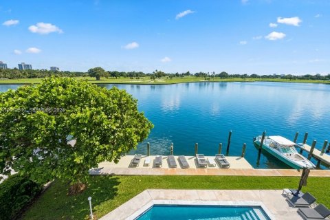 Condo in Bay Harbor Islands, Florida, 2 bedrooms № 2434356