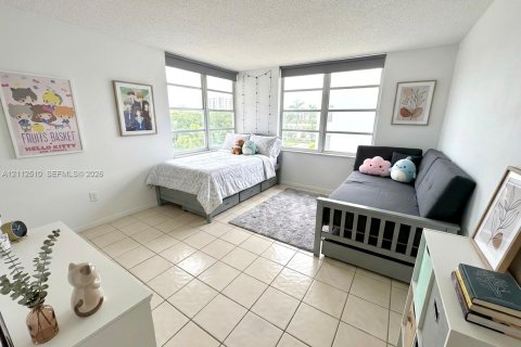 Condo in Bay Harbor Islands, Florida, 2 bedrooms  № 2434356 - photo 12