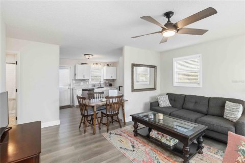 Villa ou maison à vendre à Nokomis, Floride: 3 chambres, 84.73 m2 № 2125813 - photo 8
