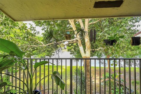 Condo in Pompano Beach, Florida, 2 bedrooms  № 2146774 - photo 10