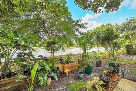 Condo in Pompano Beach, Florida, 2 bedrooms  № 2146774 - photo 22