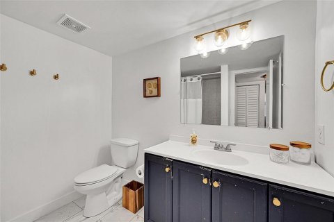 Condo in Pompano Beach, Florida, 2 bedrooms  № 2146774 - photo 19