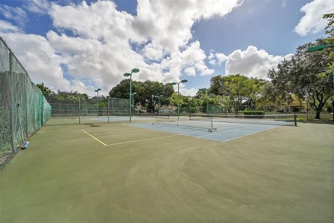 Condo in Pompano Beach, Florida, 2 bedrooms  № 2146774 - photo 28