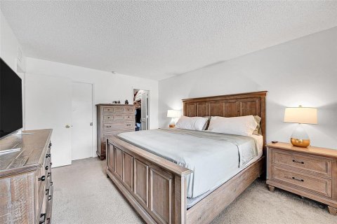 Condo in Pompano Beach, Florida, 2 bedrooms  № 2146774 - photo 13
