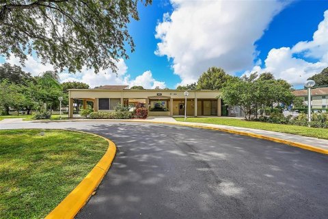 Condo in Pompano Beach, Florida, 2 bedrooms  № 2146774 - photo 26