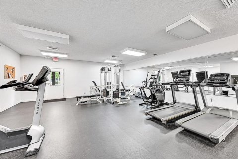 Condo in Pompano Beach, Florida, 2 bedrooms  № 2146774 - photo 24