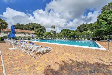 Condo in Pompano Beach, Florida, 2 bedrooms  № 2146774 - photo 27