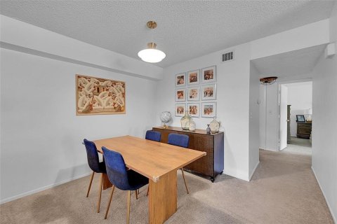 Condo in Pompano Beach, Florida, 2 bedrooms  № 2146774 - photo 5