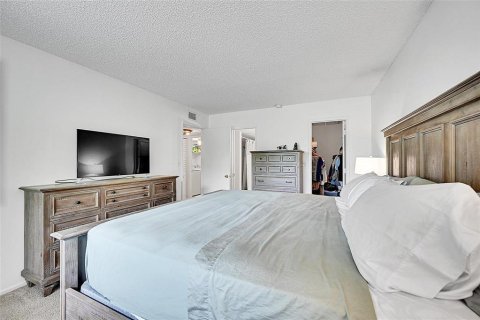 Condo in Pompano Beach, Florida, 2 bedrooms  № 2146774 - photo 15