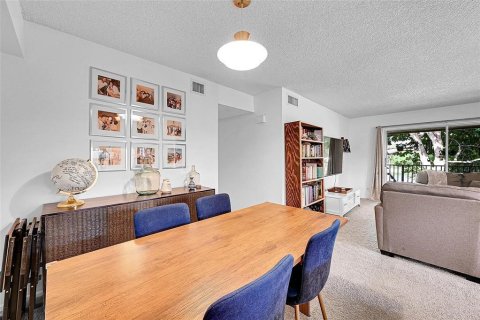 Condo in Pompano Beach, Florida, 2 bedrooms  № 2146774 - photo 6