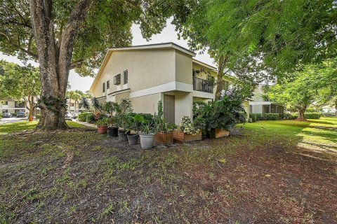 Condo in Pompano Beach, Florida, 2 bedrooms  № 2146774 - photo 21