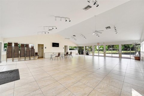 Condo in Pompano Beach, Florida, 2 bedrooms  № 2146774 - photo 25
