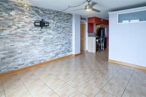 Condo in North Miami Beach, Florida, 1 bedroom № 2189035 - photo 8