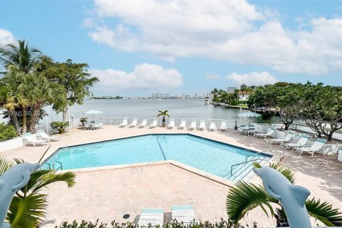 Condo in North Miami Beach, Florida, 1 bedroom № 2189035 - photo 26