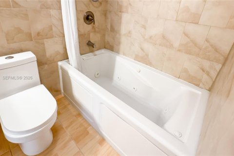 Condo in North Miami Beach, Florida, 1 bedroom № 2189035 - photo 19