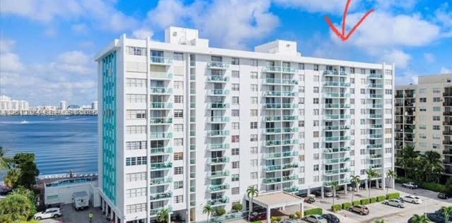 Condo in North Miami Beach, Florida, 1 bedroom № 2189035
