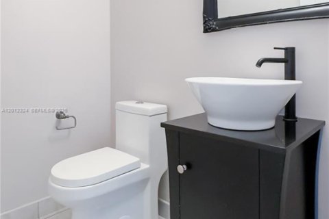 Condo in North Miami Beach, Florida, 1 bedroom № 2189035 - photo 22