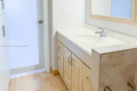 Condo in North Miami Beach, Florida, 1 bedroom № 2189035 - photo 20