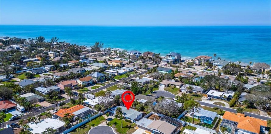 House in Belleair Beach, Florida 3 bedrooms, 131.36 sq.m. № 1527752
