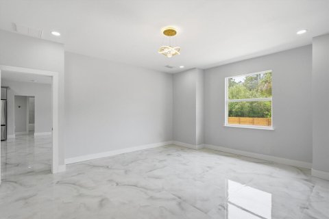 House in Clewiston, Florida 3 bedrooms, 187.66 sq.m. № 2083355 - photo 22