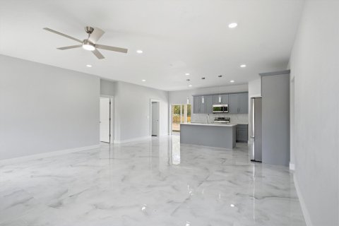 House in Clewiston, Florida 3 bedrooms, 187.66 sq.m. № 2083355 - photo 7