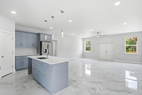 House in Clewiston, Florida 3 bedrooms, 187.66 sq.m. № 2083355 - photo 16