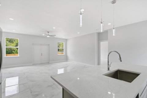 House in Clewiston, Florida 3 bedrooms, 187.66 sq.m. № 2083355 - photo 15