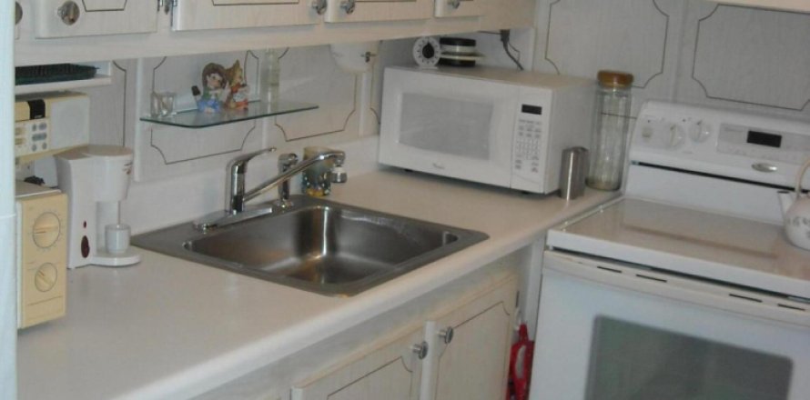 Condo in West Palm Beach, Florida, 1 bedroom  № 992105