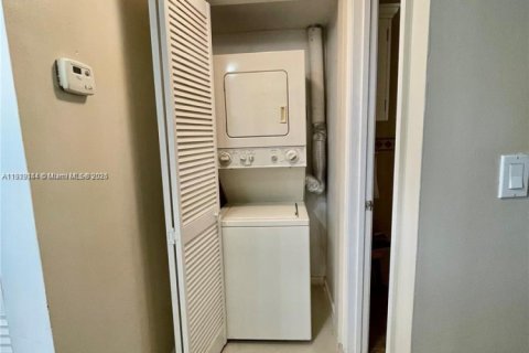 Condo in Plantation, Florida, 1 bedroom № 2082672 - photo 18