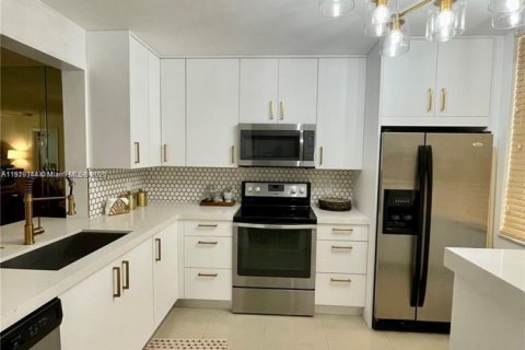 Condo in Plantation, Florida, 1 bedroom № 2082672 - photo 9