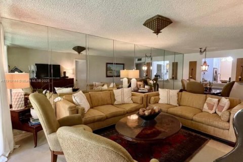 Condo in Plantation, Florida, 1 bedroom № 2082672 - photo 7