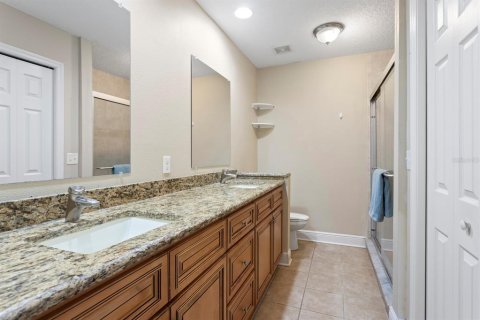 House in Temple Terrace, Florida 4 bedrooms, 199.37 sq.m. № 2284416 - photo 19