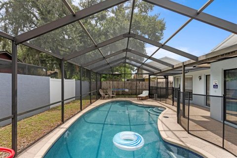 House in Temple Terrace, Florida 4 bedrooms, 199.37 sq.m. № 2284416 - photo 30